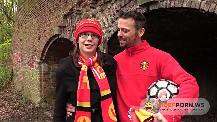 VurigVlaanderen.be/MeidenVanHolland.nl - Agnes En Simon Ballen Er Op Los [HD 720p]