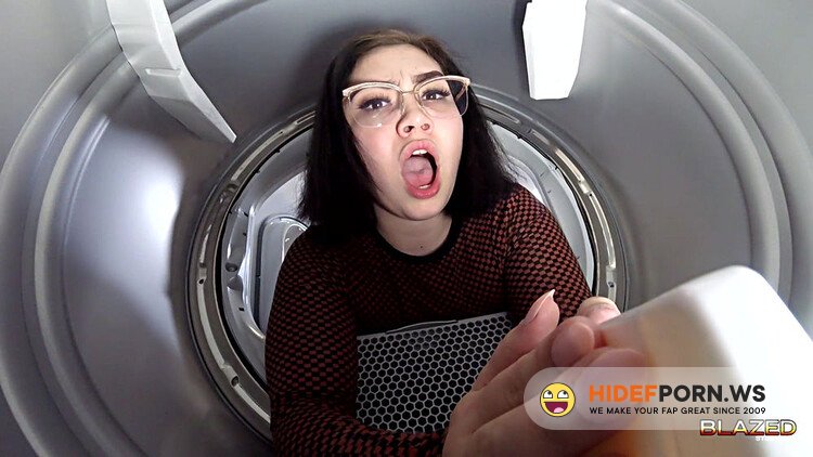 ManyVids.com - Stuck And Stuffed [FullHD 1080p]