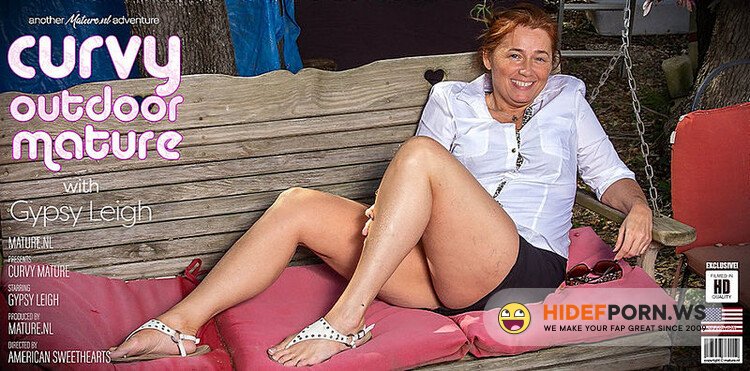 Mature.nl - Curvy Gypsy Leigh is getting naked in the forest to show off her big butt [FullHD 1080p]
