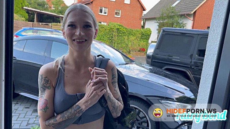 PornHub - She Rang My Doorbell And Did Her Ass Stretching Workout At My Home [FullHD 1080p]