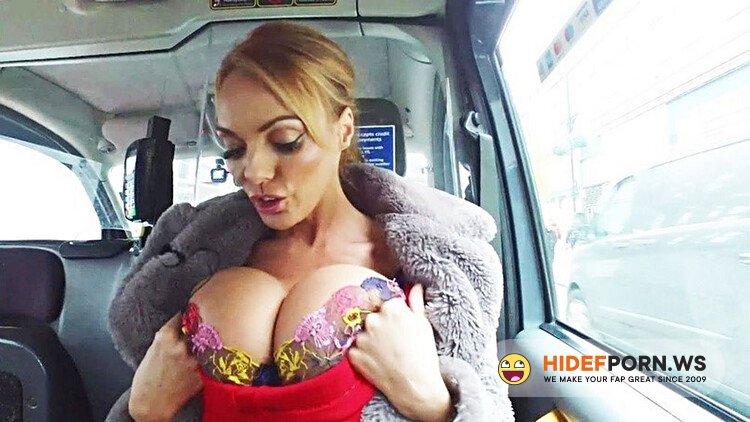 JacquieEtMichelTV.net / Indecentes-Voisines - Stacey Saran (The flashes of Stacey, 40 years old ultrasexy milf!) [Full HD 1080p]