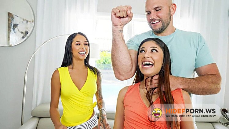 DontBreakMe / Mofos - Camila Cortez, Xxlayna Marie - Double-Booked [Full HD 1080p]