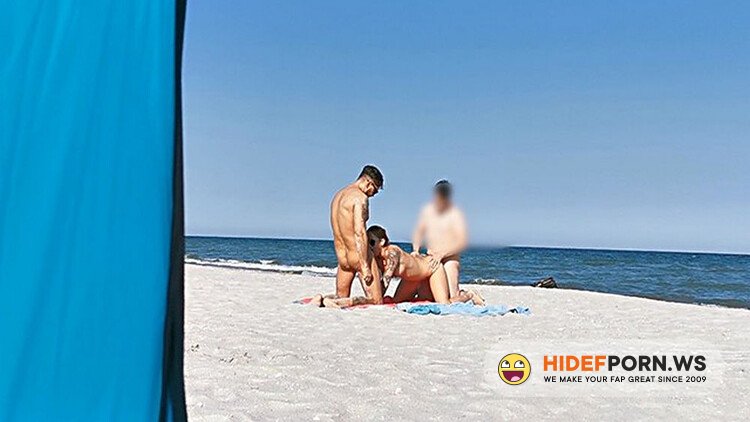 Pornhub - Sharing My Girl With a Stranger On The Public Beach. Threesome WetKelly. [FullHD 1080p]