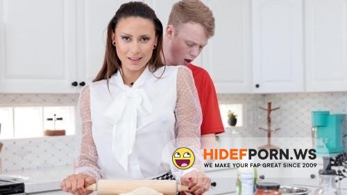 DatingMyStepson - Cassie Del Isla - Turning Up The Heat [2023/SD]