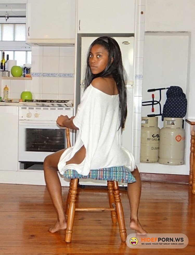 HOTgoldXXX - Zara - Goddess in the kitchen [HD 720p]