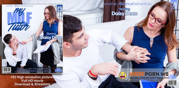 Mature.nl/Mature.eu - Daisy Deseo (43) and Jim Master (21) - MILF Tutor Daisy Deco Teaches Her Toyboy Student Things They Don't Show At Work [FullHD 1080p]