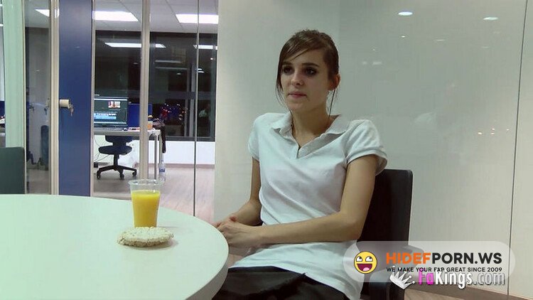 fakings.com - Mi vecino de 50 anos esta obsesionado conmigo!, ?que puedo hacer? EL DIARIO DE AINARA [HD 720p]