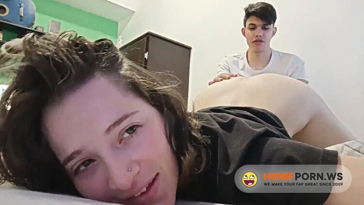 ModelsPorn - ENCUENTRO A MI HERMANASTRA MASTURBANDOSE EN CASA DE MIS TIOS [FullHD 1080p]