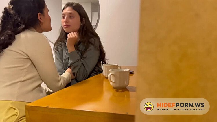 ModelsPorn - Lesbianas Se Tocan En Publico y Despues Follan En Bano Publico. [HD 720p]