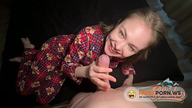 ModelsPorn - Girl In Seamless Torn Tights Fucks With a Rubber Dick And Brings Herself To Squirt [FullHD 1080p]