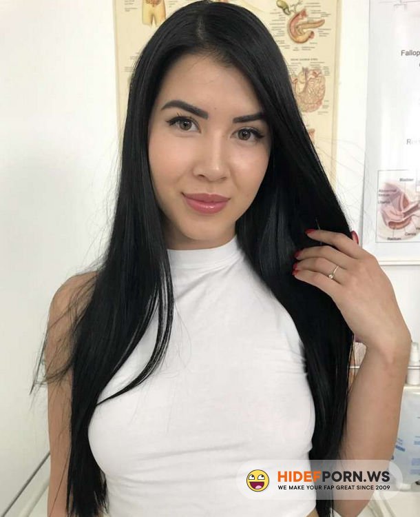 HornyDoctor.com - Lady Dee - Hot Czech Brunette Lady Dee On Gyno Chair [FullHD 1080p]