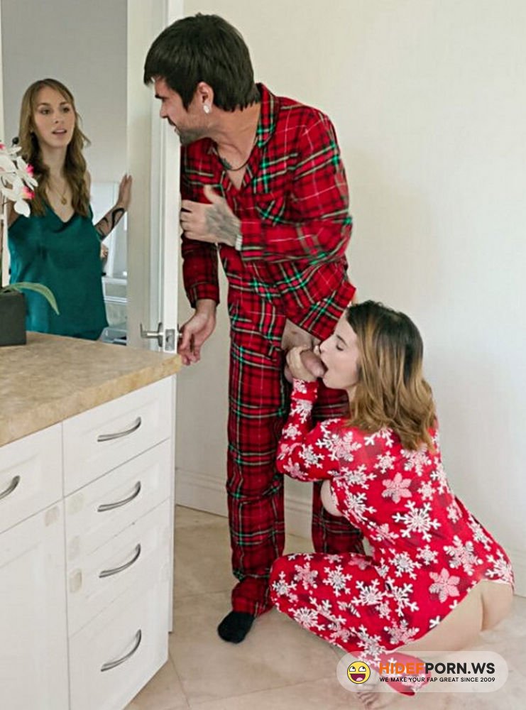 SneakySex - LaSirena, Angel Youngs - A Very Cummy Christmas Eve [FullHD 1080p]