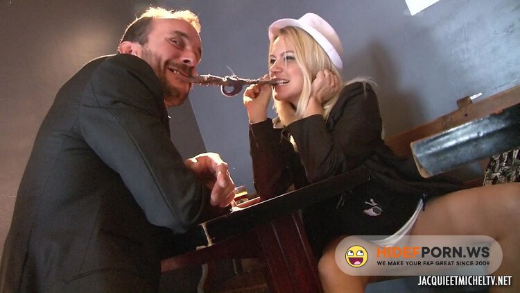 JacquieEtMichelTV - Venus Lova - Defoncee dans les chiottes d'un bistrot ! [FullHD 1080p]