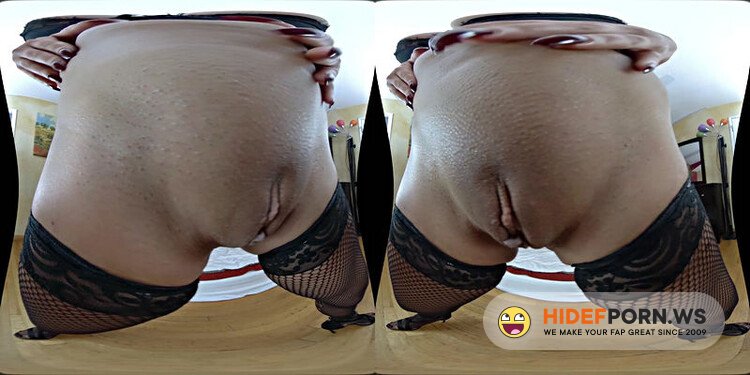 - August Taylor - August in December [UltraHD 2K 1600p]