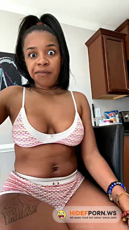Onlyfans - Slim Ass Tink Live [UltraHD 2K 1252p]