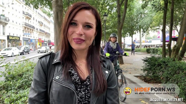 JacquieEtMichelTV.net/Indecentes-Voisines.com - Clemence : Clemence Knew She Was Knocking On The Right Door [FullHD 1080p]