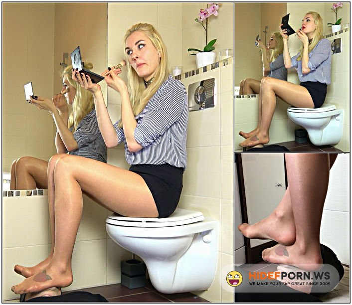 Clips4Sale - Dominant Femine - Olga - Make-Up While Sitting On Toilet [UltraHD 4K 2160p]