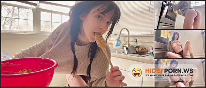 Onlyfans - Frankie Roselli Bakes A Cake And Heats Up 1 [HD 720p] - 2025