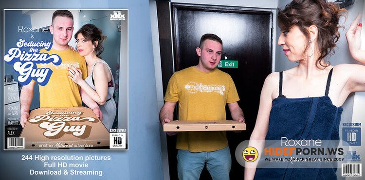 Mature.nl/Mature.eu - Roxane 36,Ivan 23 : Cougar Roxane Is Seducing The Young Pizzaguy [FullHD 1080p]