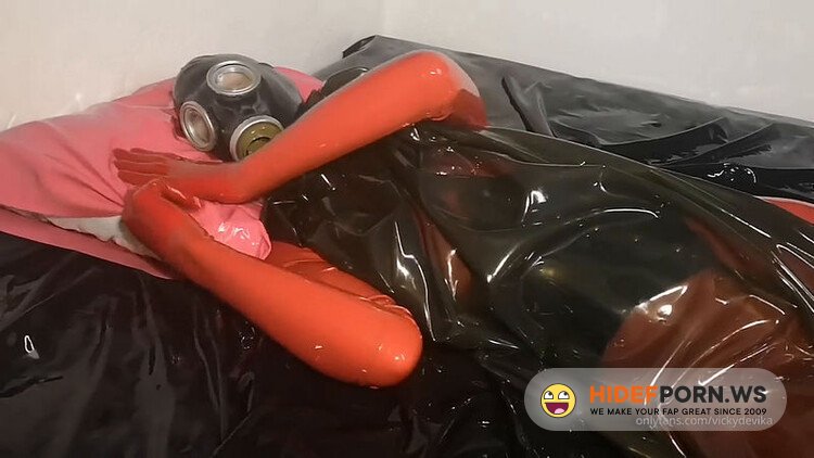 Onlyfans - Vickydevika - Rubber Cocooning Part 2 Of 5 [HD 720p]