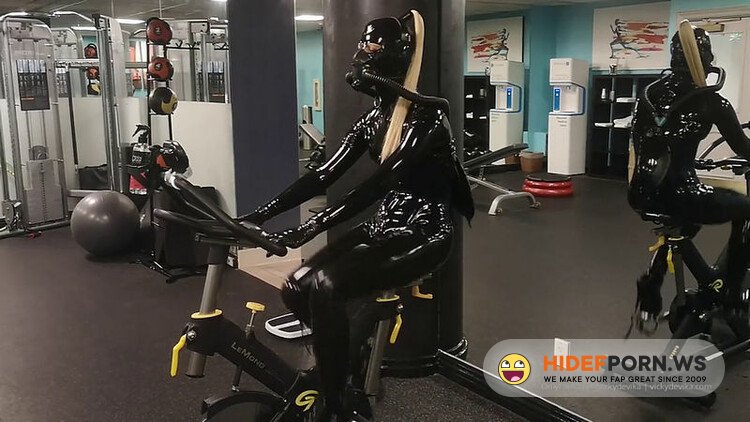 Onlyfans - Vickydevika - Anaerobic Training With Gasmask And 3l Rebreather Bag [HD 720p]