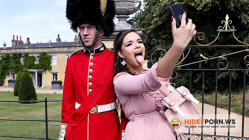 BrazzersExxtra.com/Brazzers.com - Sofia Lee: Stroking The Guard's Post [HD 720p]