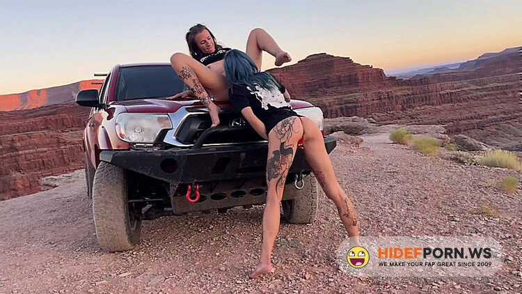 Onlyfans/ManyVids - TheRealSlimCadi And Blake Bailey – On The Hood Of Her Truck [FullHD 1080p] - 2025