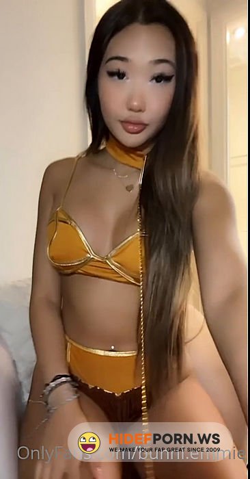 Onlyfans/ManyVids - Bunni Emmie Aka Emma Lvxx  Princess Leia Cosplay [SD 1080p] - 2025