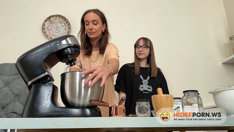 Onlyfans - Cooking Russian Syrniki Leads To a Hot Threesome Kate Quinn Mary Frost Kate Quinn [FullHD 1080p]