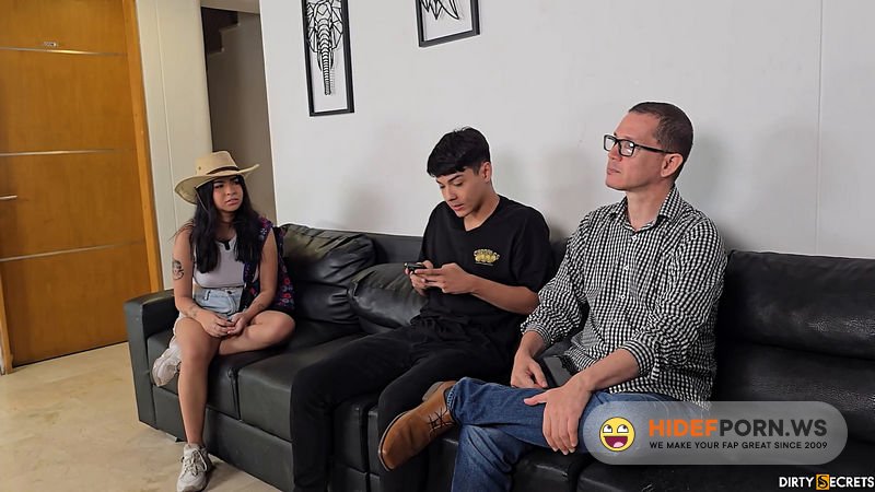 Onlyfans - I SHARE BED WITH NAIVE FOREIGN COLLEGE GIRL APRIL ADDAMS Lil Timy [FullHD 1080p]