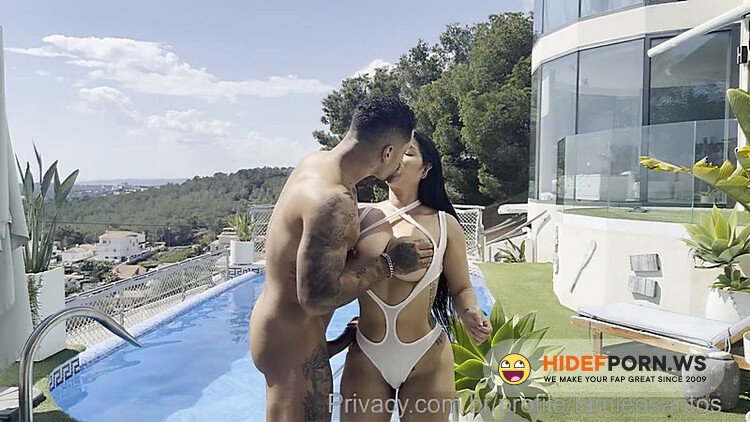 Onlyfans/ManyVids - Sara Retali Gets Outdoor Fuck With a Stud 720p [HD 720p] - 2026
