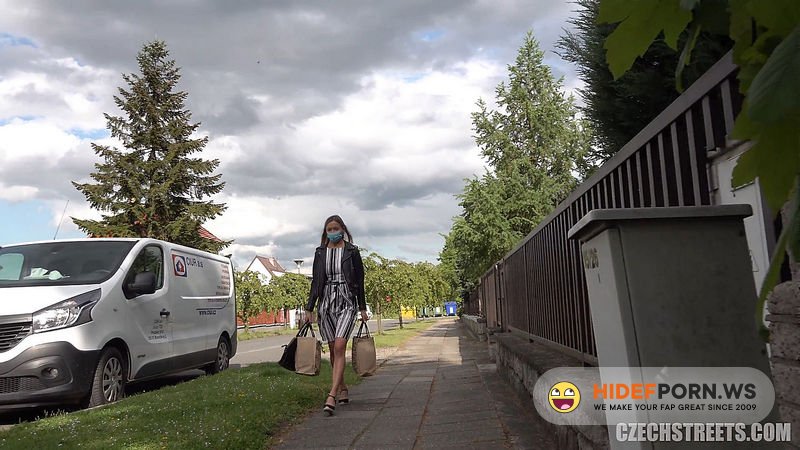 CzechStreets/RychlyPrachy.cz/CzechAV - Polina Maxim - FOOD AUTOMASAKR E125 [UltraHD/4K 2160p]
