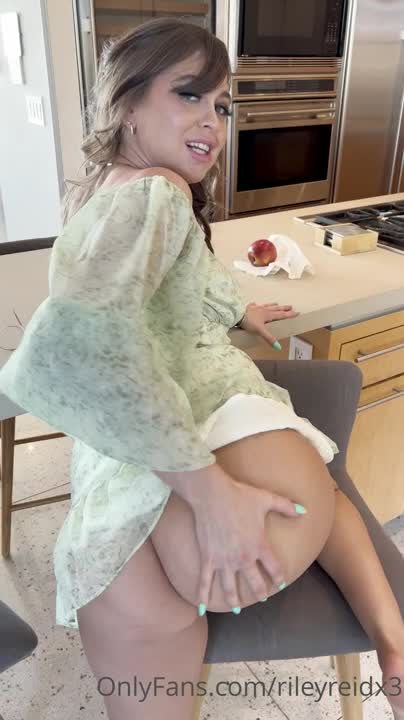 Riley Reid - Using your sister in law's pussy [HD 720p]